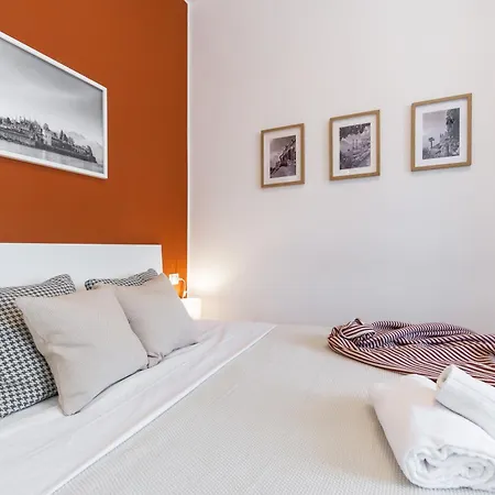 Skyline View With Private Terrace - 3 Min To Metro Apartment