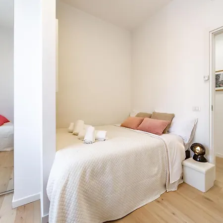 Skyline View With Private Terrace - 3 Min To Metro Apartment *