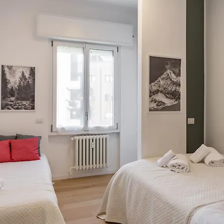 Skyline View With Private Terrace - 3 Min To Metro Apartment