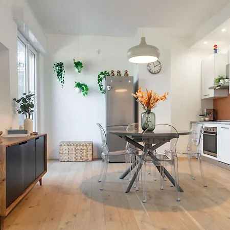 Апартаменты Skyline View With Private Terrace - 3 Min To Metro Милан