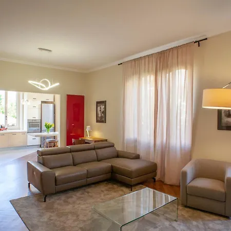 Bright And Comfy In A Beautiful Contemporary Milan