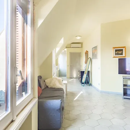 Repubblica-stazione Big House Skyline View 4 Pax Check In H24