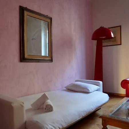 Eschilo In Rosa: Charme E Design Apartment Mailand