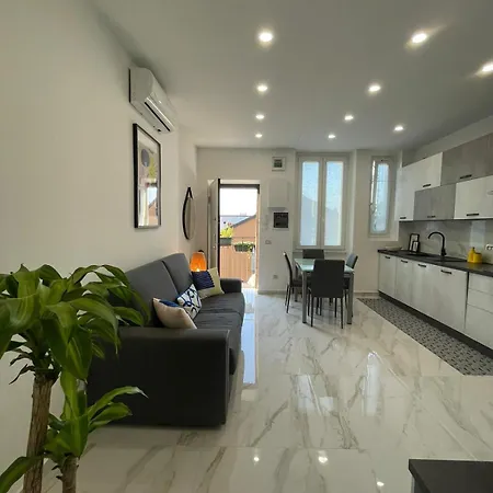 Nuovo In Viale Jenner, Luminoso E Strategico Apartamento