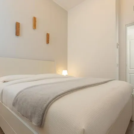 Flower - New Bright In Brera Mailand