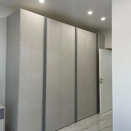 Nuovo In Viale Jenner, Luminoso E Strategico Apartamento *