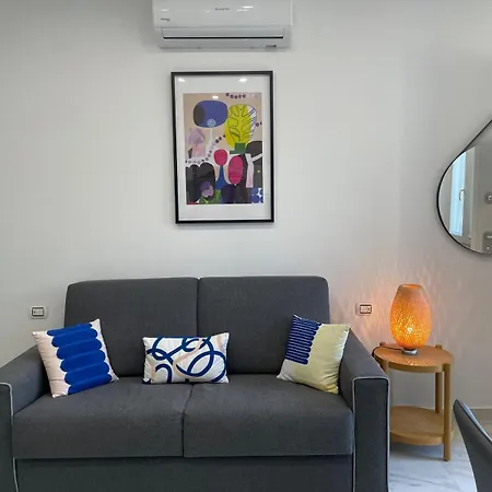 Nuovo In Viale Jenner, Luminoso E Strategico Apartamento