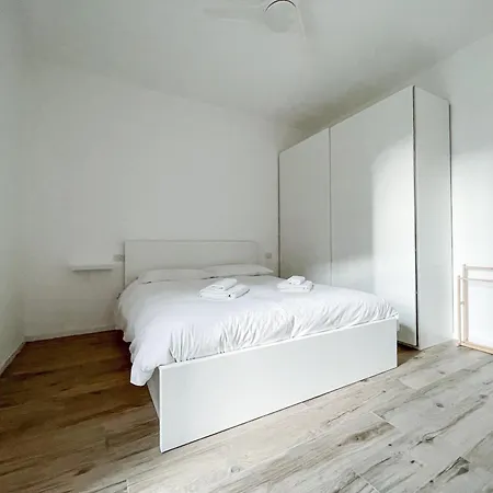 & Sky Escape - 5 Mins Center, Milán