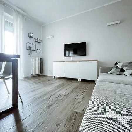 & Sky Escape - 5 Mins Center, *