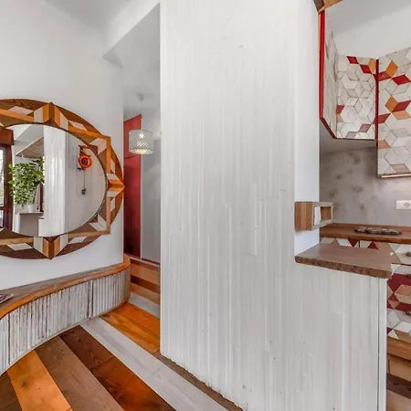 Isola Fs - 150 M Metro Marche Apartment