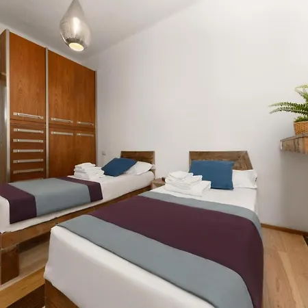 Isola Fs - 150 M Metro Marche Apartment