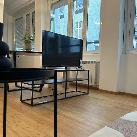Apartment Eleganza Milanese Near Duomo & Metro *
