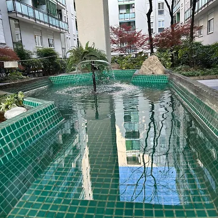 Eleganza Milanese Near Duomo & Metro Apartment *