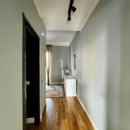 Cozy Renovated Comfort In Isola *