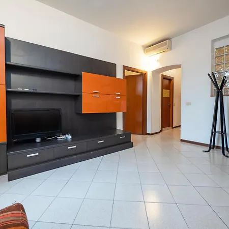 Ampio Biolocale Vicino Stazione Milan