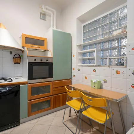 Ampio Biolocale Vicino Stazione * Milan