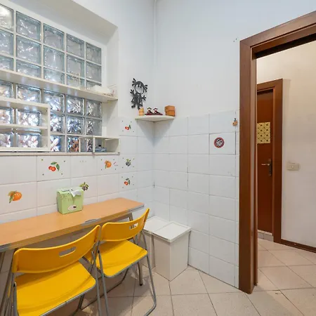 Ampio Biolocale Vicino Stazione * Milan
