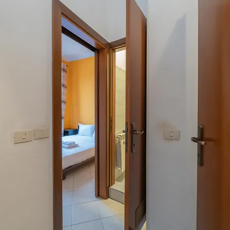 Ampio Biolocale Vicino Stazione Apartment Milan