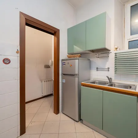 Ampio Biolocale Vicino Stazione Apartment Milan