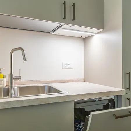 Aparthotel Charming & Bright Near Milan's Fashion District 4*