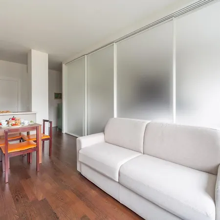 Charming & Bright Near Milan's Fashion District Aparthotel