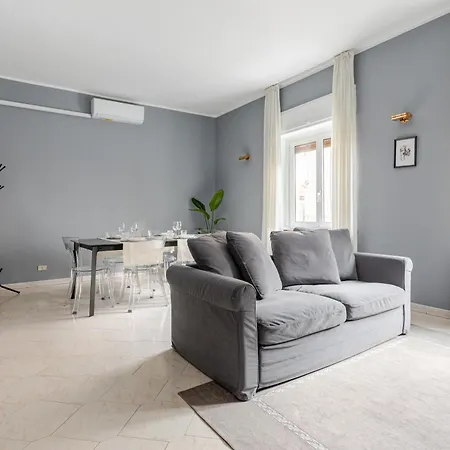 - Isola Апартаменты *