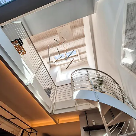 Modern Loft, Design & Comfort Appartamento