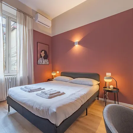 5' From Station, With 2 Bedrooms *