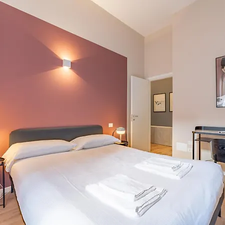 5' From Station, With 2 Bedrooms Apartament