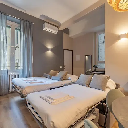 5' From Station, Elegance And Class Apartment