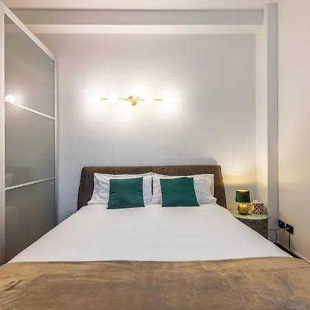 Niguarda Stylish Flat Near M5 아파트 *