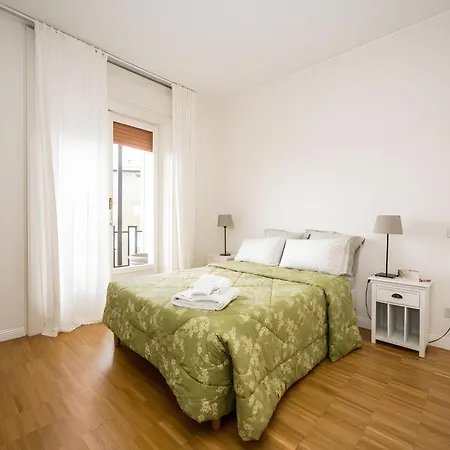 Bright And Peaceful Location Apartment