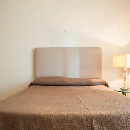Bright And Peaceful Location Apartment Milan