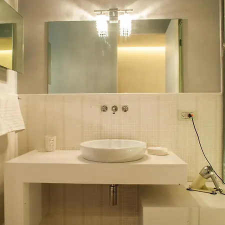 Bright And Peaceful Location Apartment