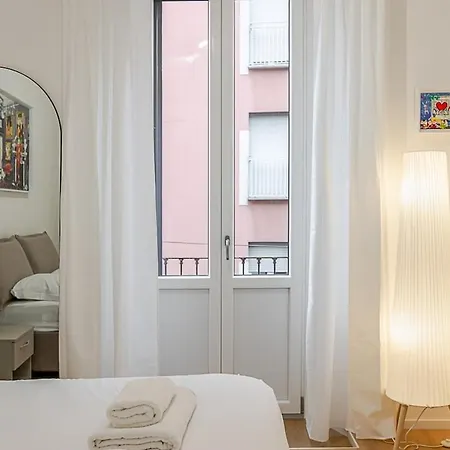 Apartment Art-filled In Centro Milan