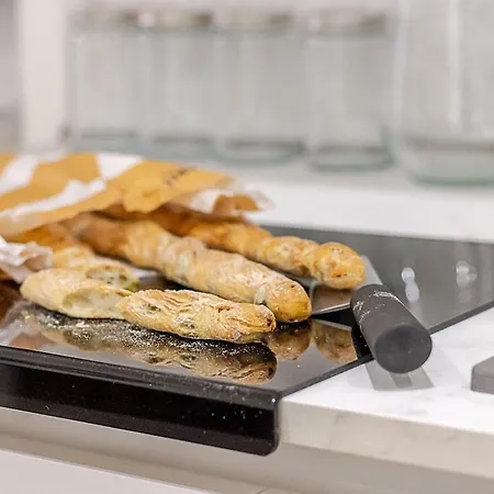 Art-filled In Centro Milan