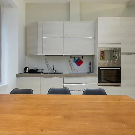 Xenia - Cozy Three-room In Moscova Area Apartament