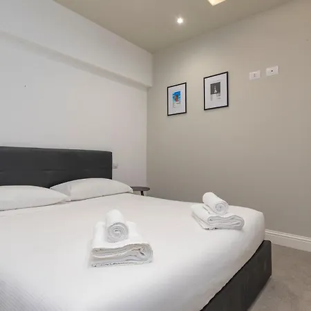 Xenia - Spacious Three-room In Moscova Area Milan
