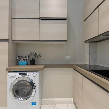 Xenia - Spacious Three-room In Moscova Area * Milán