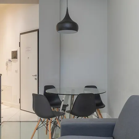 Xenia - Spacious Three-room In Moscova Area * Milán