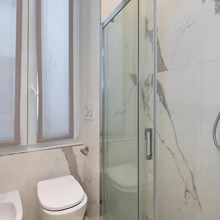 Xenia - Spacious Three-room In Moscova Area * Milan