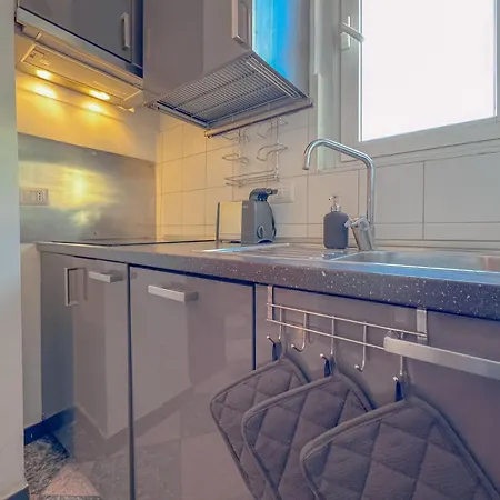 Spacious With Balcony And 2 Bathrooms By Host Hero 밀라노