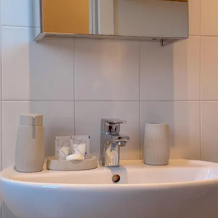 Spacious With Balcony And 2 Bathrooms By Host Hero 아파트 밀라노