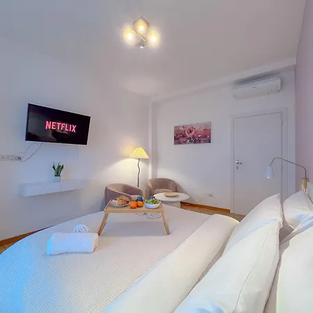 Apartman Spacious With Romantic Balcony And 2 Bathrooms Milánó