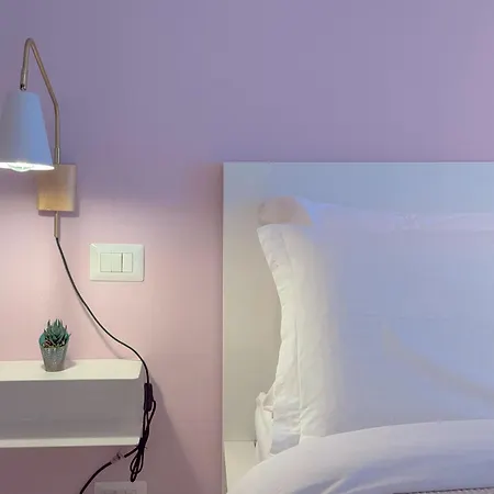 Spacious With Balcony And 2 Bathrooms By Host Hero