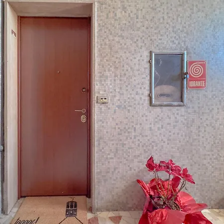 Spacious With Balcony And 2 Bathrooms By Host Hero 아파트 *