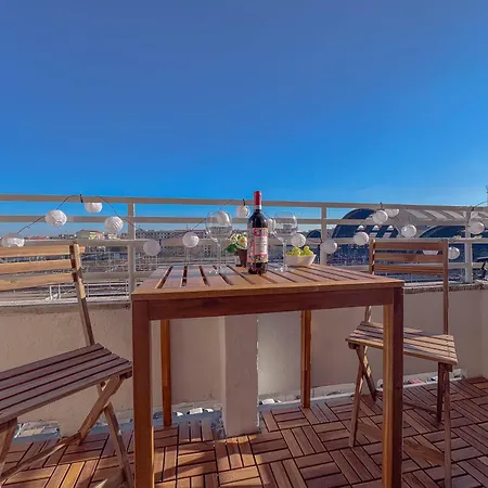 Spacious With Romantic Balcony And 2 Bathrooms Milánó
