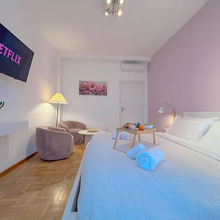 Spacious With Romantic Balcony And 2 Bathrooms * Milánó