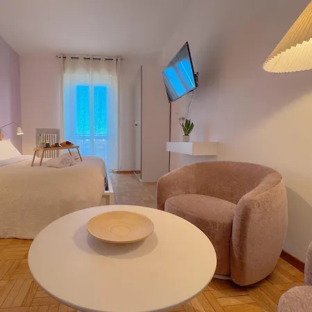 Spacious With Romantic Balcony And 2 Bathrooms *