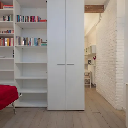 Xenia - Renovated Two-room Near Pta Venezia Apartment